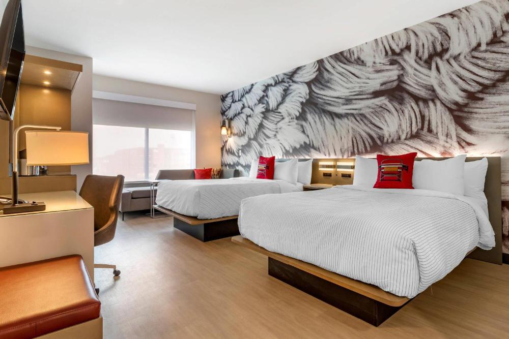 Standard Queen Room with Two Queen Beds - Non-Smoking interior